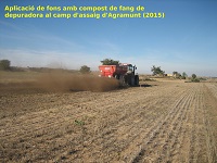 Aplicació de fons amb compost de fang de depuradora al camp d'assaig d'Agramunt (2015)