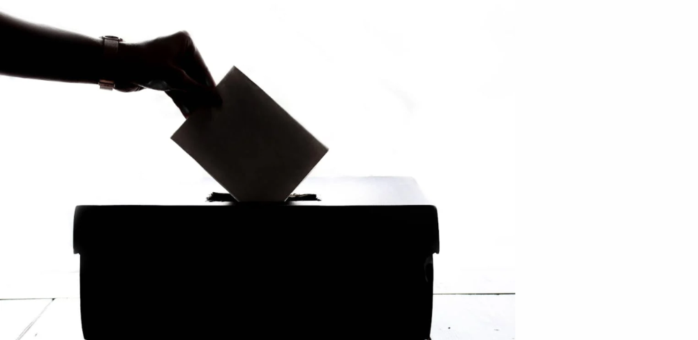 La votació es farà a les meses electorals entre les 9.00 h i les 19.00 h, amb opció de vot per correu, que es pot sol·licitar del 26 de gener al 5 de febrer de 2026.